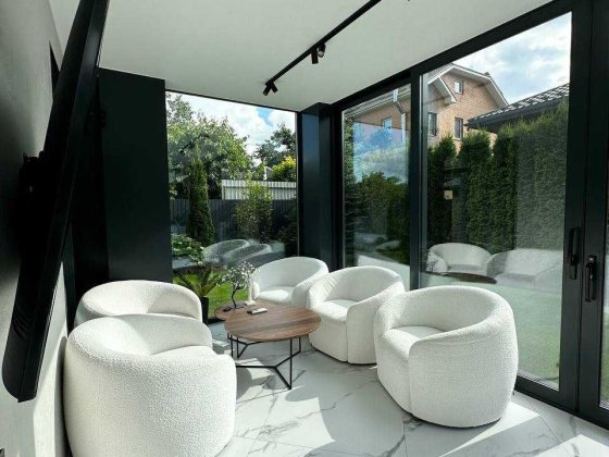 Досконалий у кожному куточку.ЗАКРИТЕ КМ. Стоянка