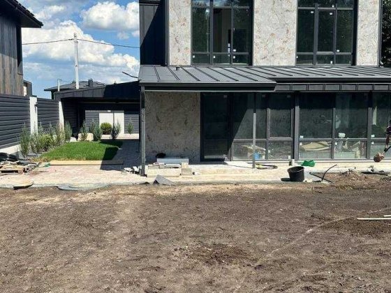 Будинок з ремонтом- ТЕПЛОВИМ НАСОСОМ, навіс на 4 авто,тераса,госп прим Ходосовка