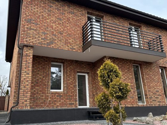 ТЕРМІНОВО зниження ціни! Продам великий будинок. Стоянка