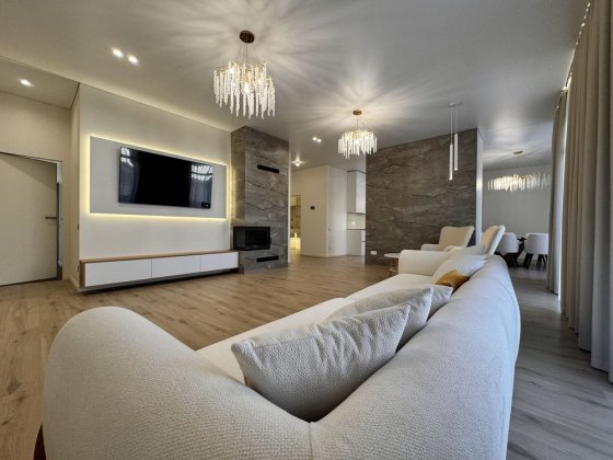 Сучасний  одноповерховий будинок 170кв.м з ремонтом, меблями в Стоянці Стоянка