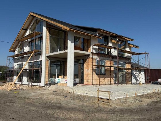 Будинок з видом на озеро та дизайнерським оздобленням! Підгірці