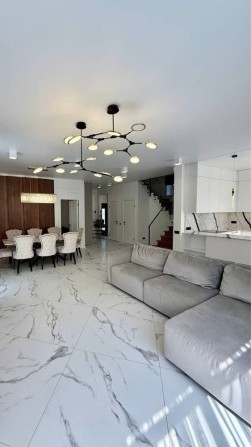 Продаж унікалтного дизайнерського будинку. КМ стоянка 2. - фото 1