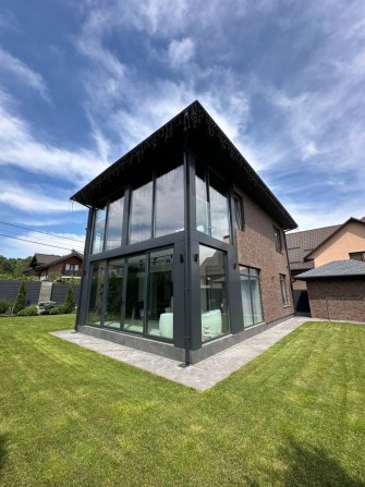 Продаж ексклюзивного будинку! Стоянка ! Дорогий ремонт - фото 1