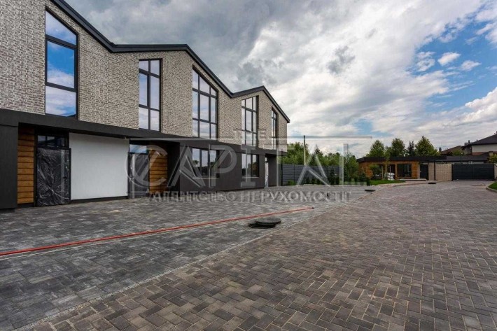 Romankiv Village – комфортне містечко таунхаусів за 30 хв від Києва - фото 1