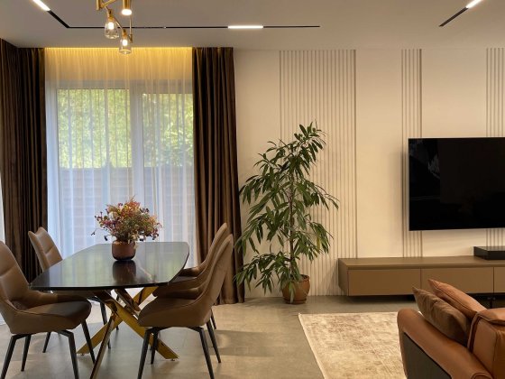 Ексклюзивний Будинок З Дизайнерським Ремонтом та Виходом у Ліс Стоянка