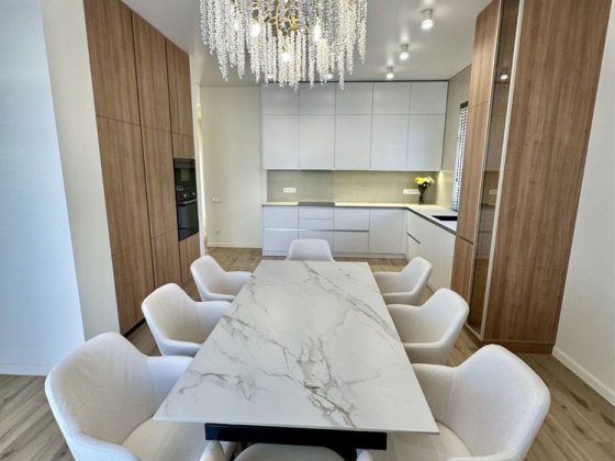 Одноповерховий будинок, новий дизайнерський ремонтом, закрите містечко Стоянка