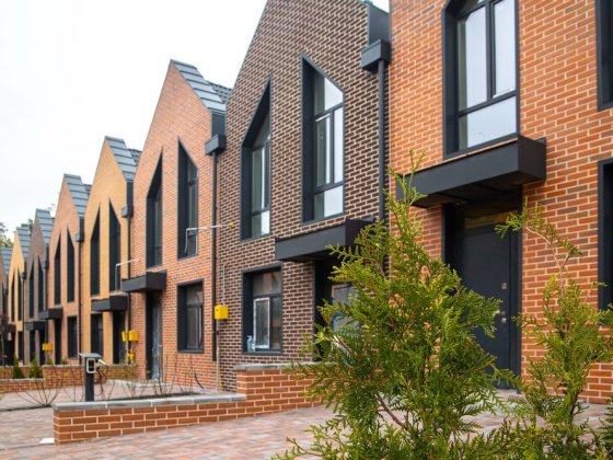 Закрите Котеджне Містечко в Стоянці. Таунхауси з газом. Без комісії Стоянка