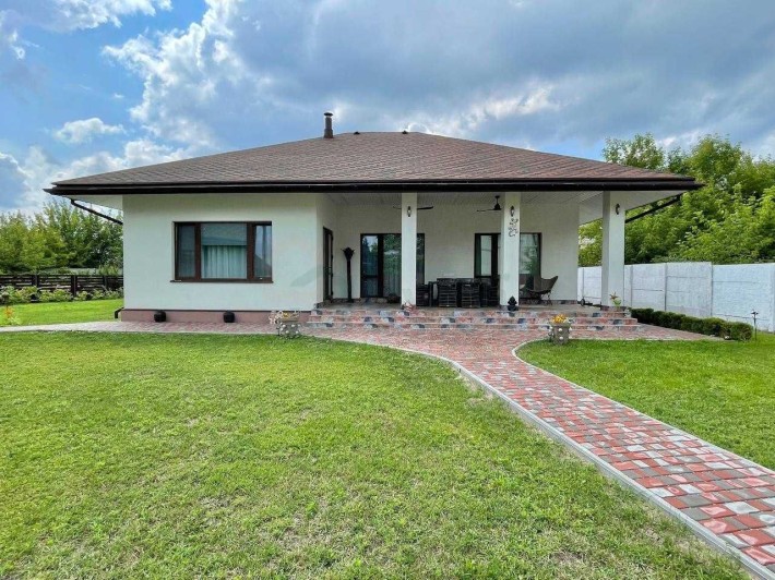 Продаж одноповерхового будинку з гаражем у Стоянці - фото 1