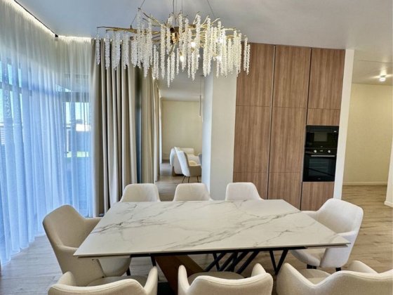 ЕЛІТНИЙ будинок з ремонтом, закрите КМ, тепловий насос, 8 сот. Стоянка