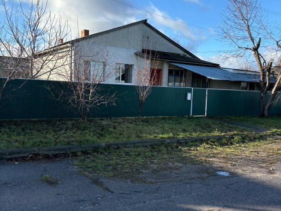 Продається будинок з гаражем та магазином Тетиев