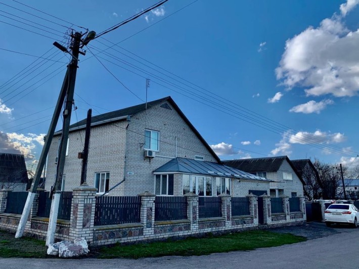 Двоповерховий будинок в м. Узин - фото 1