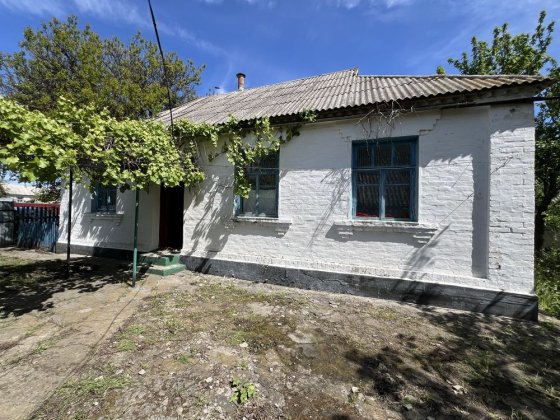 Продам цегляний будинок неподалік центру міста Узина Узин