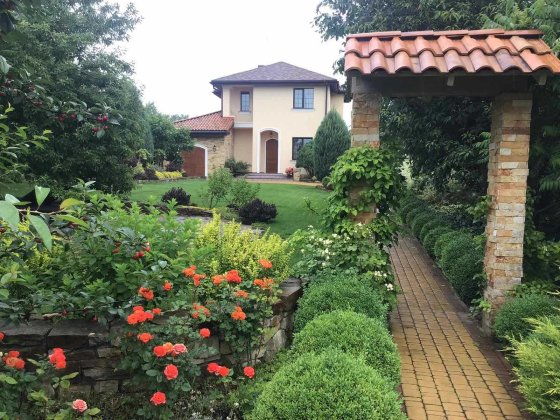 Будинок у тосканському стилі на березі Дніпра з власним виноградником Ржищев