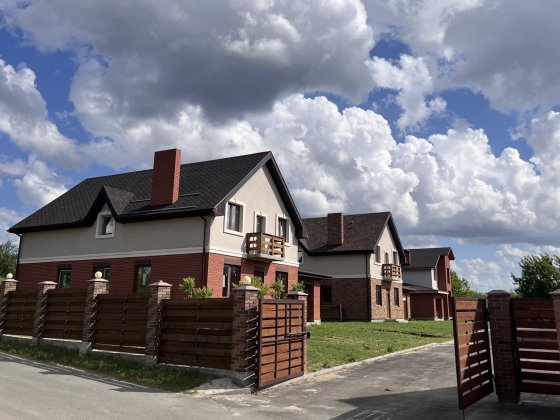 Продам дом с видом на озеро и сосновый лес. Бобрица