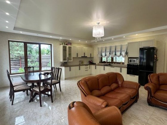 Продаж будинку з ремонтом у Блиставиці, 6 соток, гараж, закрите км Блиставица