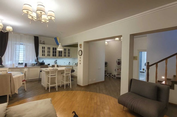 Будинок з диз.ремонтом біля Блакитного озера - фото 1