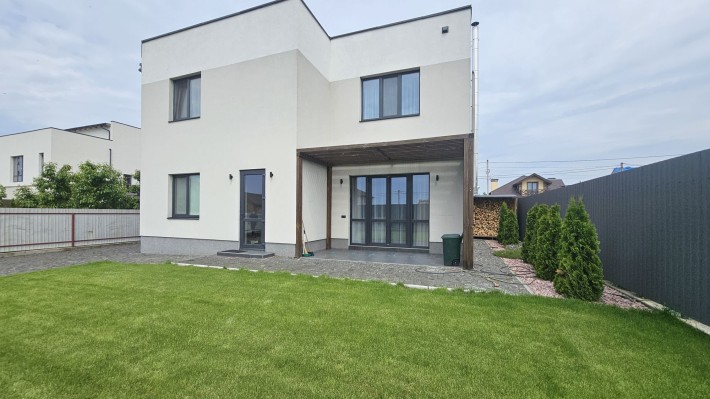 ЖИЛИЙ Будинок на 5 сотках в ГОРІ З МЕБЛЯМИ та Технікою - фото 1