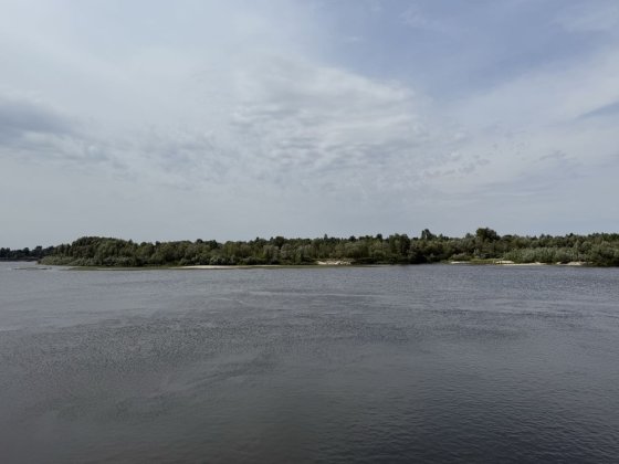 Будинок біля Десни,Зазимʼя,Лівий берег,асфальт,закрита територія Зазимье