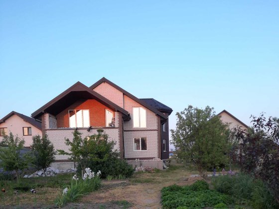 Продаж приватного будинку в селі  Красилівка з великим гаражем. Красилівка