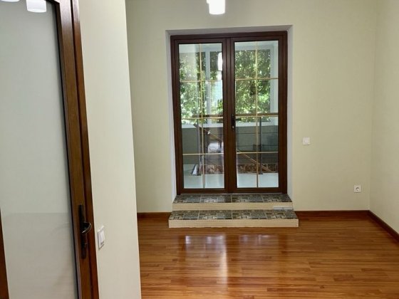 Будинок 3пов, 230м2, 6кім., с. Нові Безрадичі, Київ 20км, Обухів 10км Нові Безрадичі