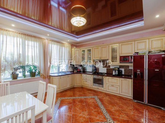 Будинок преміум класу з дизайнерським ремонтом у Нових Безрадичах Нові Безрадичі