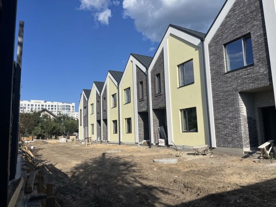 Новий таунхаус біля школи в Бучі єОселя, постанови - ТАК Буча