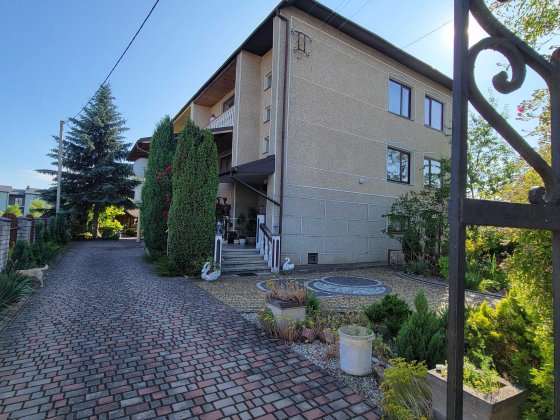 Продам трьохповерховий будинок Івано-Франківськ