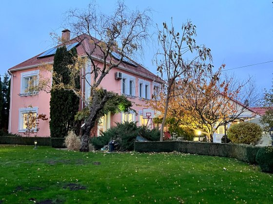 Будинок для великої родини з басейном Михайловка-Рубежовка