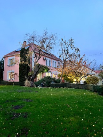 Будинок для великої родини з басейном - фото 1