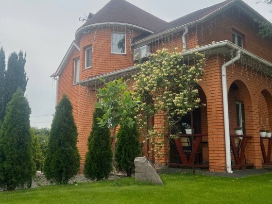 Продаж 2 поверхового будинку з верандою і ділянкою на 10 соток Петрушки