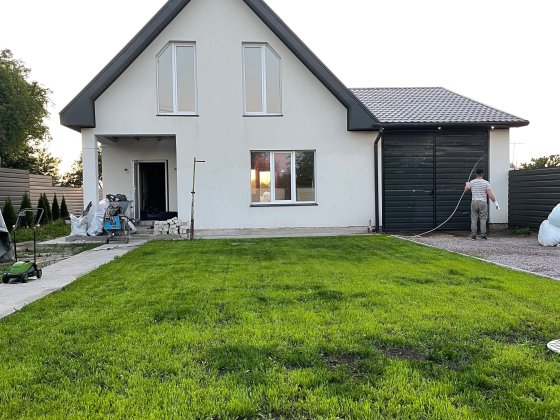 Сучасний новий будинок 150м2 з гаражем під 2 автомобіля біля лісу Плесецьке