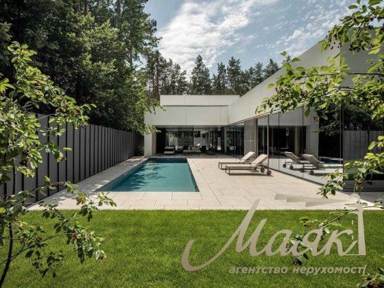 БЕЗ%Продажа 1 этажного дома 305м2, в Плютах Плюти