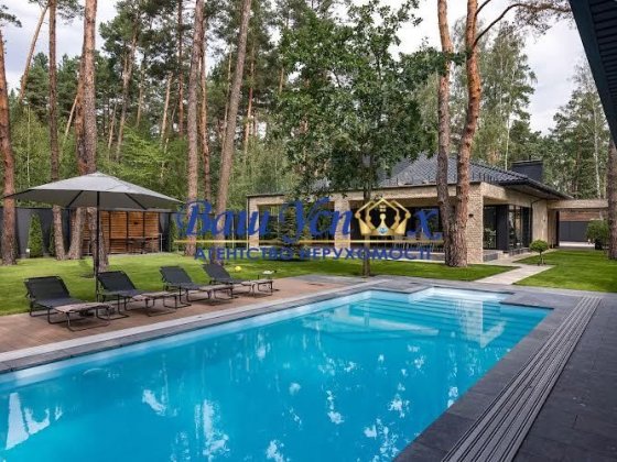 Продаж нового сучасного будинку з басейном в лісі. Плюти Плюты
