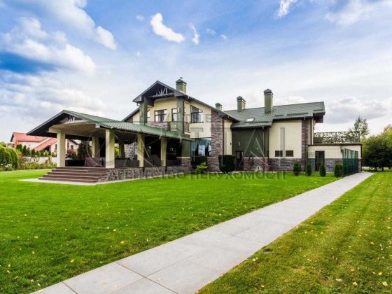 Продажа дома с бассейном, с. Плюты, Обуховский р-н Плюты