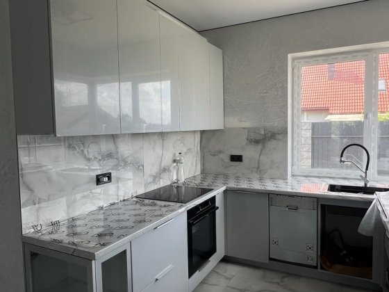 Котедж з сучасним ремонтом с.Крячки Путровка