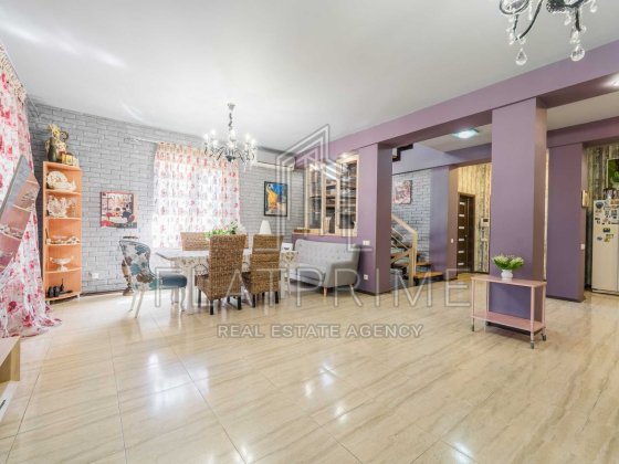 Без %,  с. Плюты, двухэтажный дом, площадью 233 кв. м, в лесу Плюты