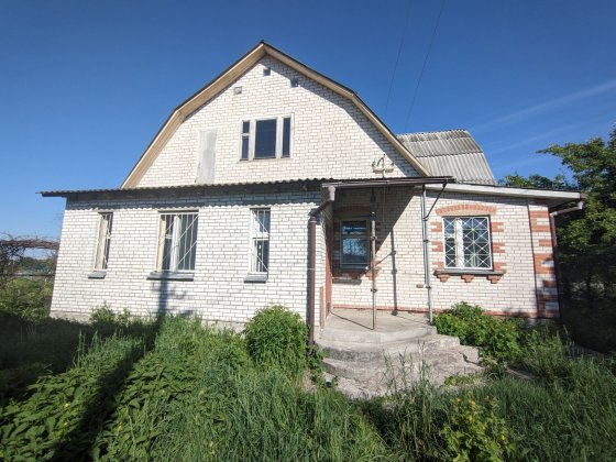 Рожни :125.кв.м27 сот(уч на 2 вул)Десна Рожны