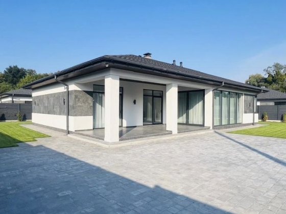 Будинок в центрі біля озера Рославичи