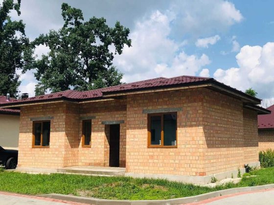 Будинок в казковому і тихому місці в котеджному містечку Рославичи