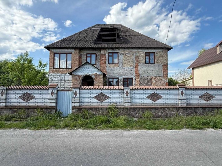 ТЕРМІНОВО. Будинок 2 поверхи 250м2 Таценки, ЦЕНТР СЕЛА. 11 соток. - фото 1