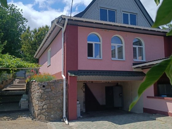 Будинок на березі річки Рось, село Шкарівка, Київської області Шкарівка