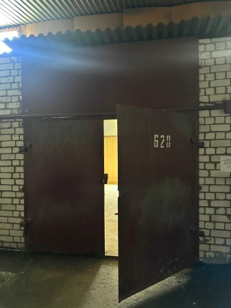 Оренда великого гаража на метро Лівобережна зі світлом 30м2 - фото 1