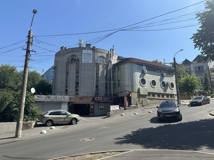 Оренда гаража ( паркомісця) уз. Крутогорний, 14. БЕЗ КОМІССІЇ - фото 1