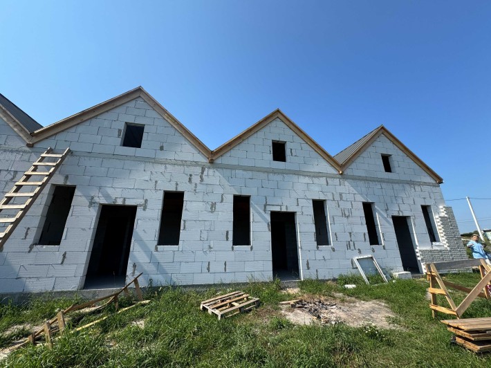 Продаж таунхаусів в затишній локації - фото 1