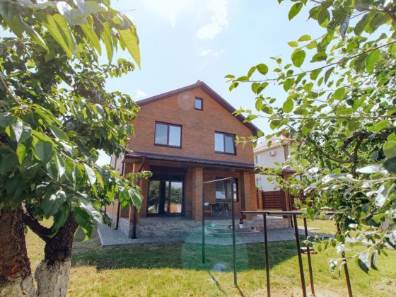 Продаж будинку з ремонтом у Бучі на 8 сотках, газ, цент.комунікації Буча