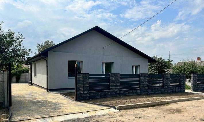 Продам будинок 105 м² з ремонтом і терасою в Луцьку - фото 1