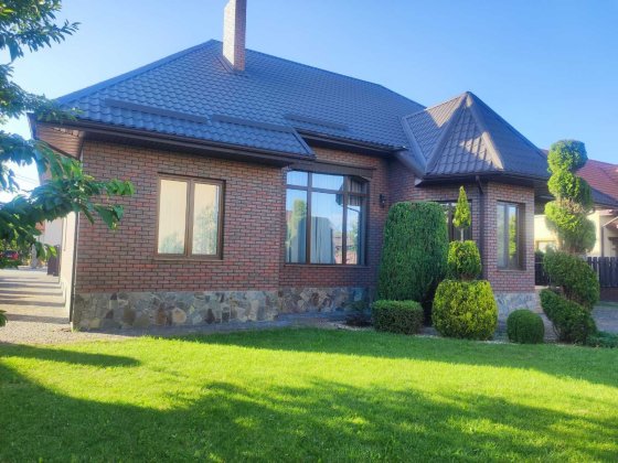 Продаж добротного будинку з сучасним ремонтом! Луцьк