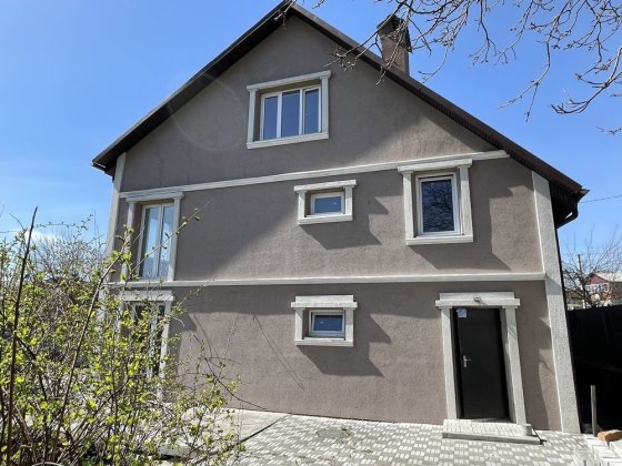 Продам новий маєток під Києвом на великій ділянці Шпитьки