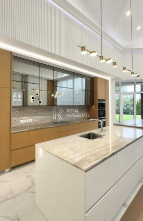 Продажа дома с ремонтом, бассейн, 20 сот, КГ Green Hills газ генератор - фото 1