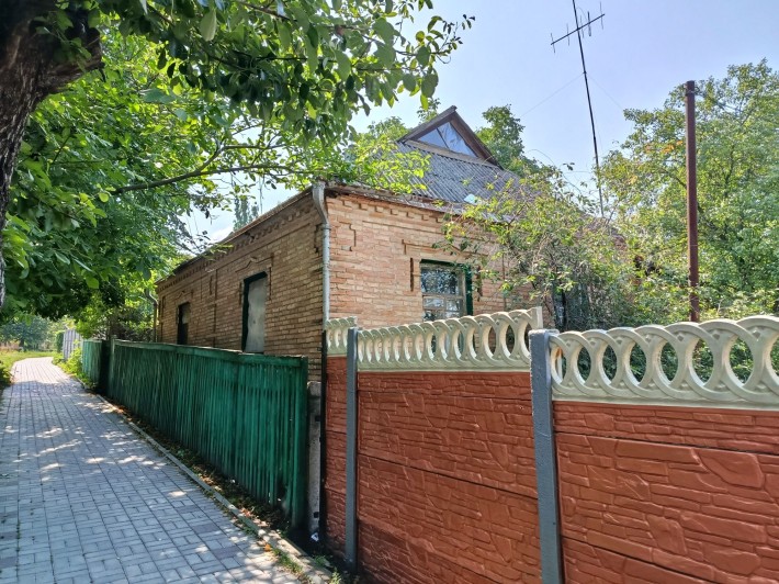 Будинок в центрі містечка - фото 1